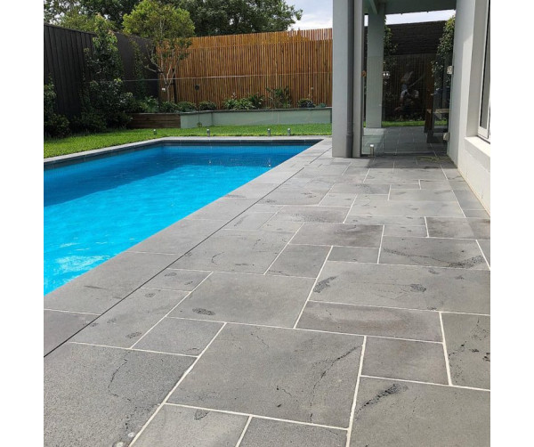 PREMIUM-BLUESTONE-CAT-PAW-SAWN_RMS-TRADERS_NATURAL-STONE-PAVERS-POOL-COPING-SUPPLIER-MELBOURNE-23-768x768-1